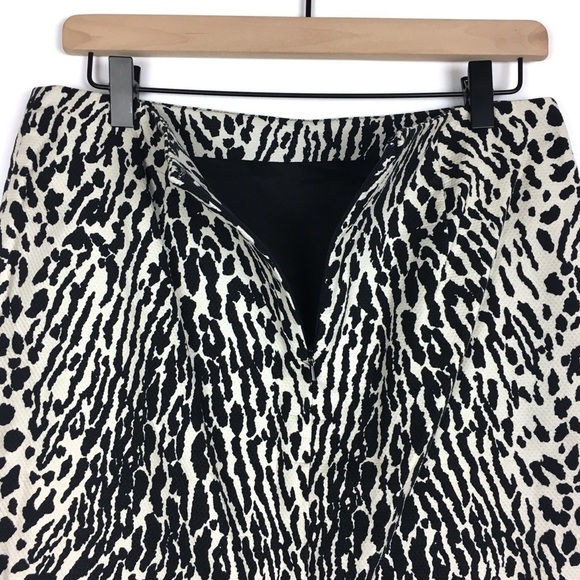 TALBOTS Pencil Skirt Animal Print Textured Classic Style Cheetah Petite Size 6P - Picture 4 of 9
